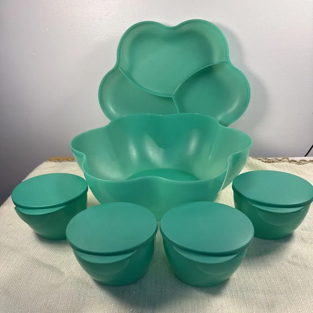 Tupperware Chip 'N Dip Serving Center Bowl Set Green 4 Containers With Lids